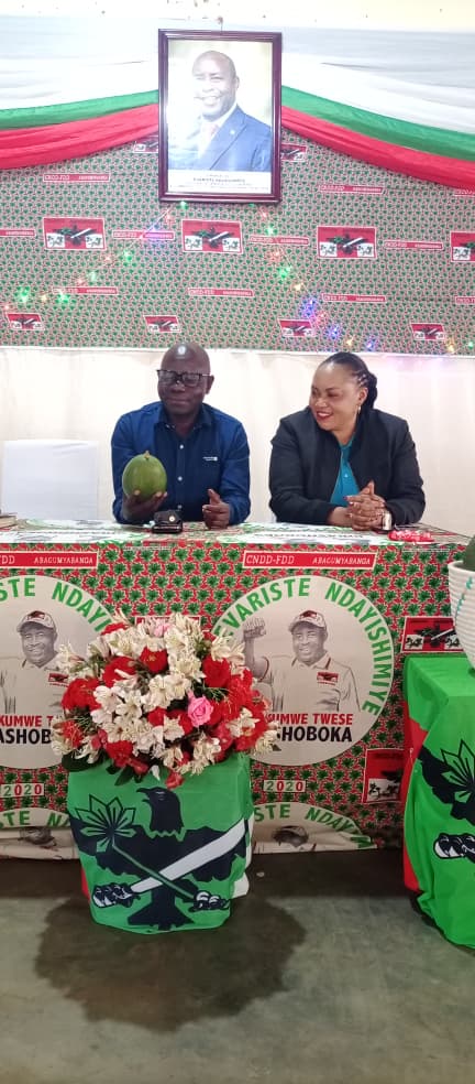 CnddFddButanyer's tweet photo. #Matongo 12/05/2026
Amafaranga angana na miliyoni 50 niyo Umunyamabanga wa @CnddFdd ya #Butanyerera ahejeje kwemerera musitanteri wa komine #Matongo kunyubakwa ya komine bariko bubaka.Hari mubikorwa arimwo araba ingene igiterwa c'ivoka gihagaze mwiyo komine
@R_Ndikuriyo https://t.co/yq1bfZj461