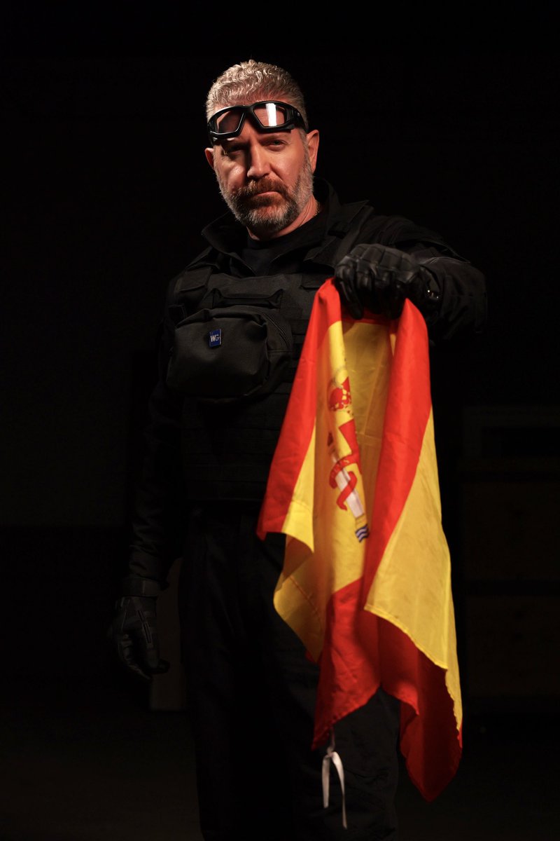 LarryShyGuy's tweet photo. No te metas con mi bandera 🇪🇸 Dont mess with my flag 🇪🇸 #onlyspaincandoit https://t.co/NIiY7XzCY2