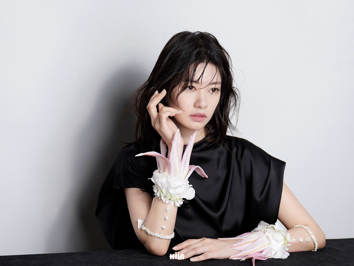 PrettySominFan's tweet photo. Hiin Entertainment’s IG post shared lovely behind-the-scene photos of Somin in the KIM YEONG JUN X YUNI YOSHIDA EXHIBITION <FACE TO FACE> project (1/2)

Somin is simply so beautiful 😍💜

#JungSoMin #정소민 https://t.co/bZZYUKBFzs