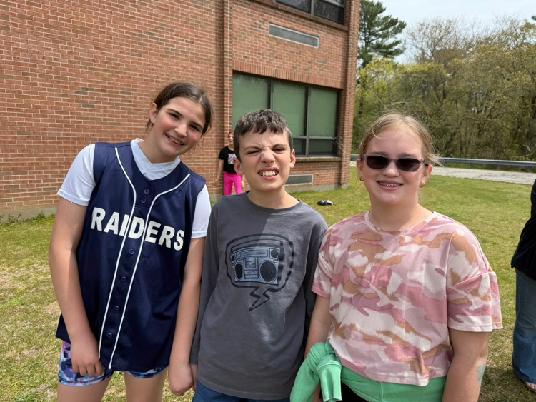 DLBeckwithMS's tweet photo. Yesterday, Raiders Connection held a tie dye event and students created a lot of colorful shirts! It was great to see the all of the creativity and excitement. #WeAreDR https://t.co/ul2WXPJu5F