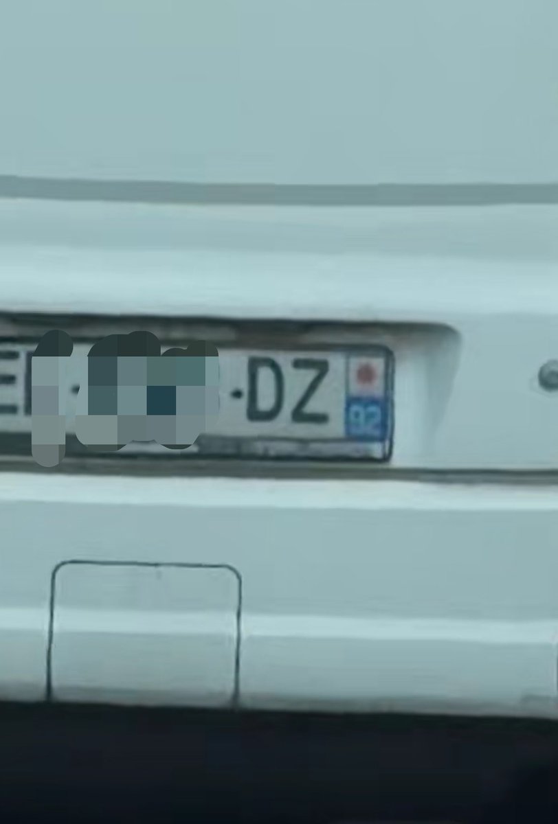s2osou's tweet photo. Mon père dès qu’il voit DZ sur une plaque il prend une photo mdrrrr #dzfier https://t.co/1y7qqnQPlS