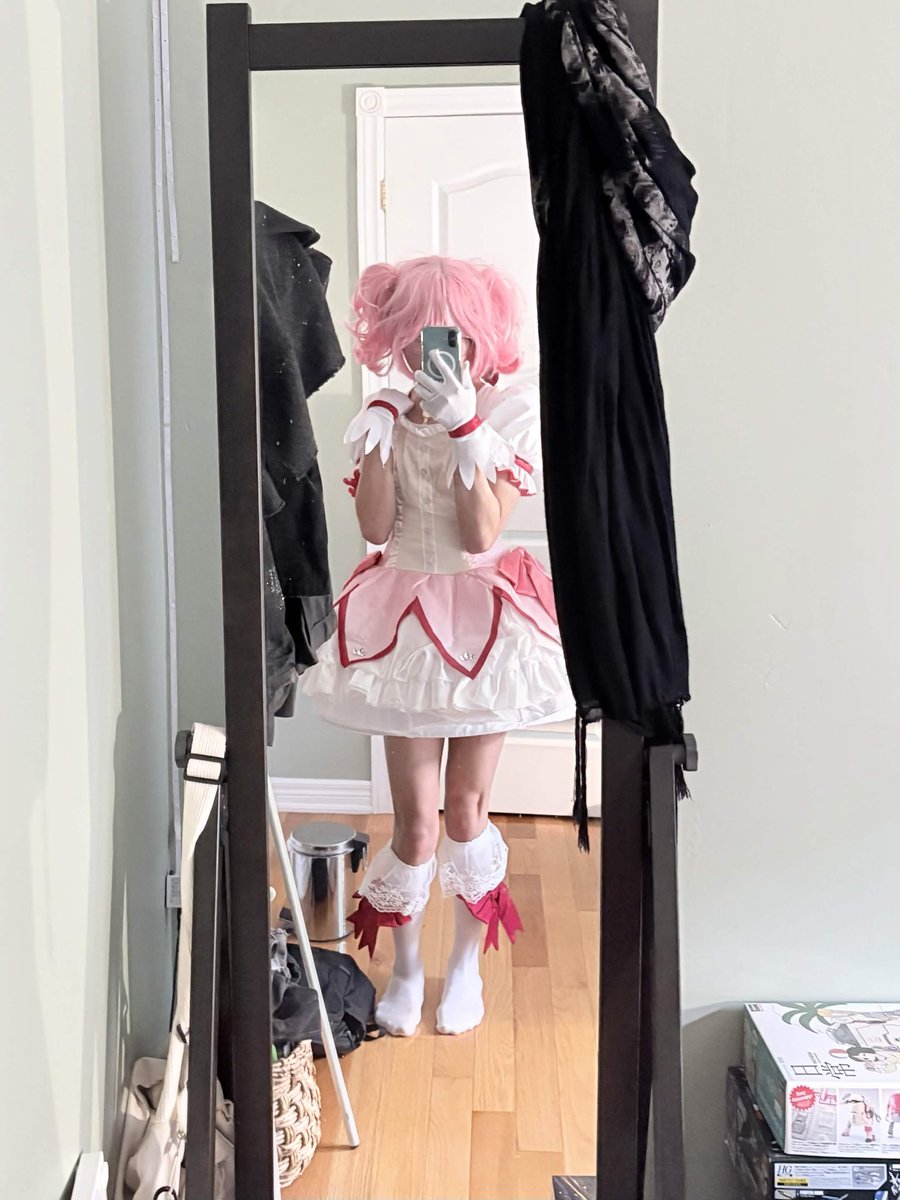 nia tweet media