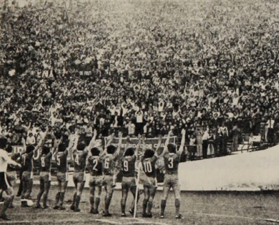 TioYabi31's tweet photo. U. de Chile 1979.

¿Reconocen las dorsales? https://t.co/mHeg6L7EBw