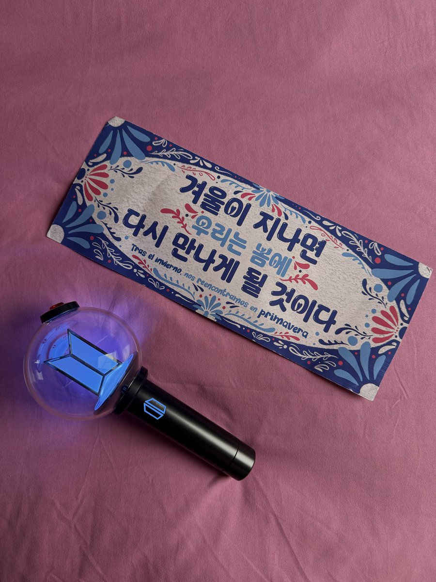 erodemyedges's tweet photo. méxico d-3 really manifested spring day as our surprise song, this was our banner https://t.co/AodD3dqTVP