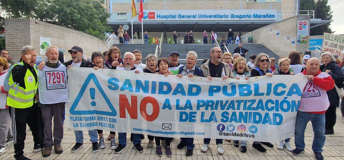 VecinasSanidad's tweet photo. Muchos colectivos nos hemos concentrado hoy en la puerta del Hospital Gregorio Marañón para demostrarle a la @ComunidadMadrid que seguimos a pie de calle defendiendo nuestra Sanidad Pública de Calidad y Universal para tod@s.
#PrimaveraCaliente. https://t.co/EX9kkUrr8D