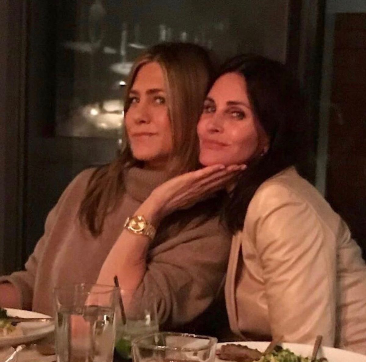 Courteney Cox fans tweet media