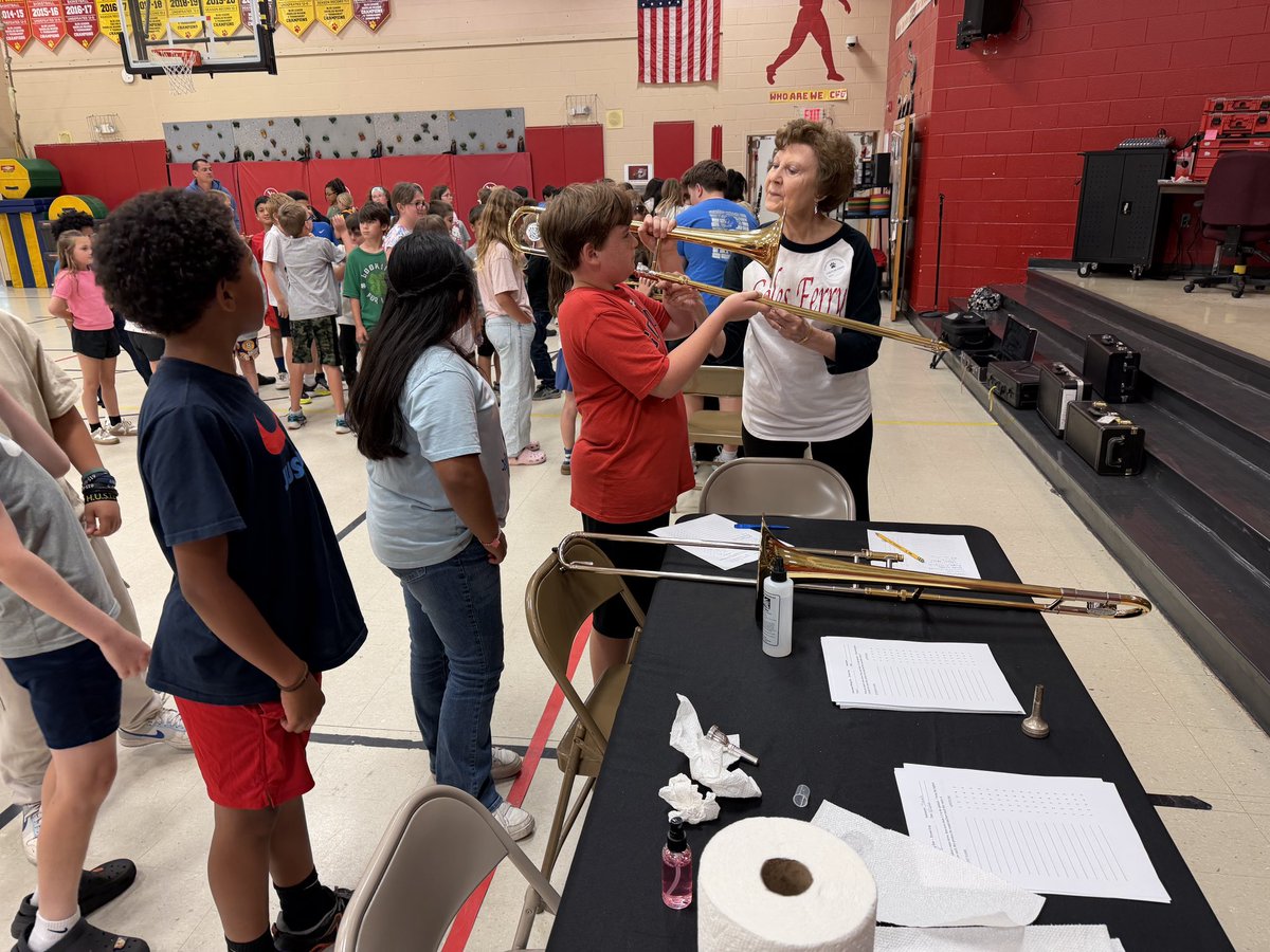 CFECougars's tweet photo. LHS band members came to let our 4/5th grade students experience different instruments. https://t.co/e1FhPtIPFC
