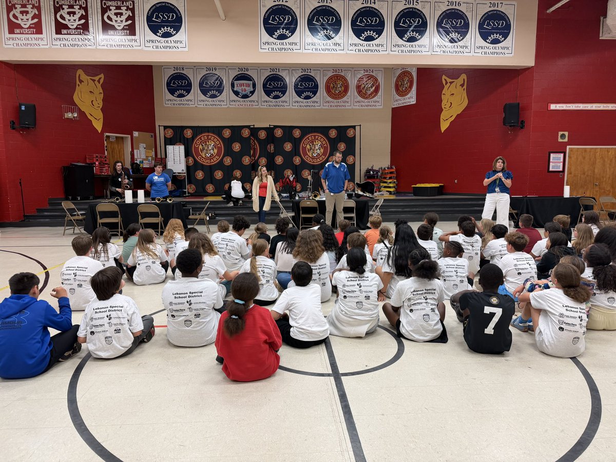 CFECougars's tweet photo. LHS band members came to let our 4/5th grade students experience different instruments. https://t.co/e1FhPtIPFC