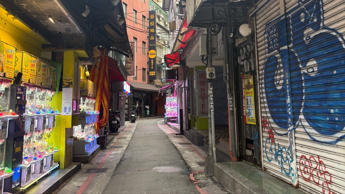 lexisclemente's tweet photo. 6am walks on ximending is my kind of vibe https://t.co/Mo3M0tyE3V