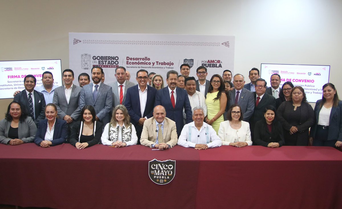 SedetraGobPue's tweet photo. En Puebla construimos oportunidades donde antes existían barreras. 📚🤝 Con la estrategia CITSEL Puebla Cinco de Mayo fortalecemos la relación entre la educación, el empleo y el desarrollo regional para que más jóvenes encuentren herramientas reales para crecer y aportar al futuro de sus comunidades.
Por instrucción del gobernador @armentapuebla_ y en coordinación con la @SEPGobPue , sumamos a 25 instituciones de educación superior en un modelo que impulsa capacitación, vinculación laboral, fortalecimiento empresarial y acompañamiento para productores y pequeñas empresas.
Con acciones que acercan oportunidades a cada región, impulsamos bienestar para las familias poblanas, fortalecemos el talento local y consolidamos un estado con más desarrollo y orgullo comunitario. 🌎✨ #PorAmorAPuebla