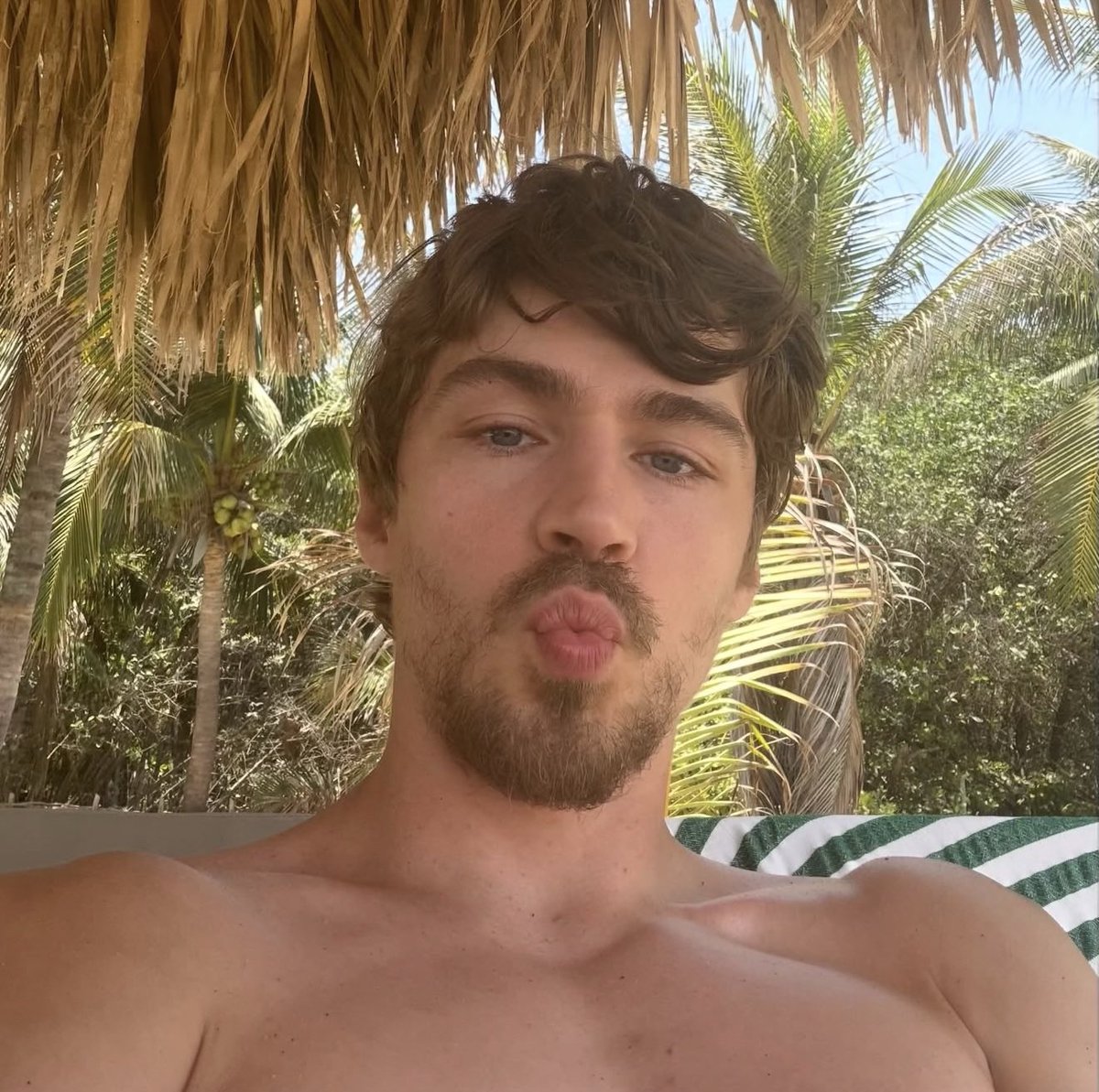 Fit Famous Males tweet media