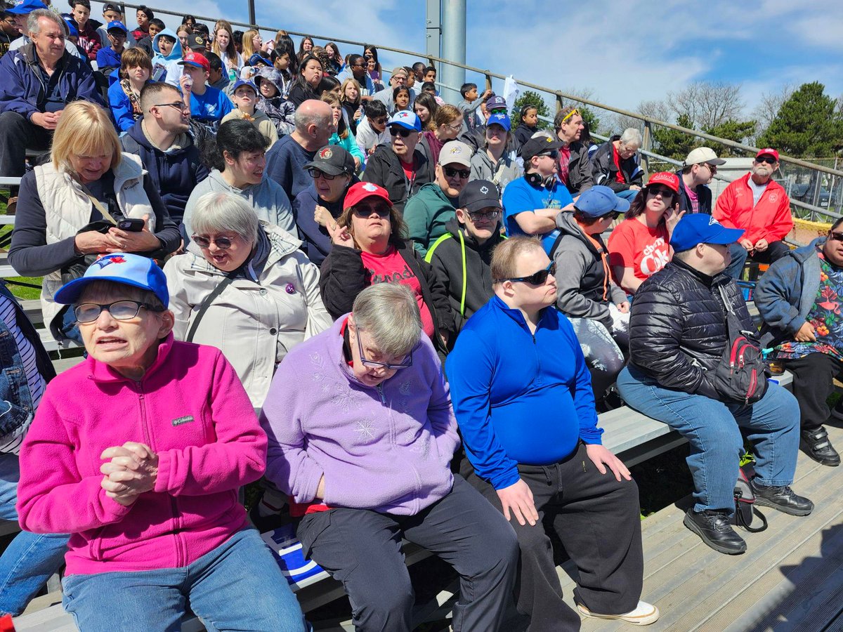 CLHamilton_'s tweet photo. As part of our #CommunityLivingMonth activities, our Community Participation programs had an amazing time taking in an exhibition game between the Hamilton Cardinals and the Barrie Baycats.

#CommunityParticipation #DayAtTheBallpark https://t.co/wJKDMZIyzf