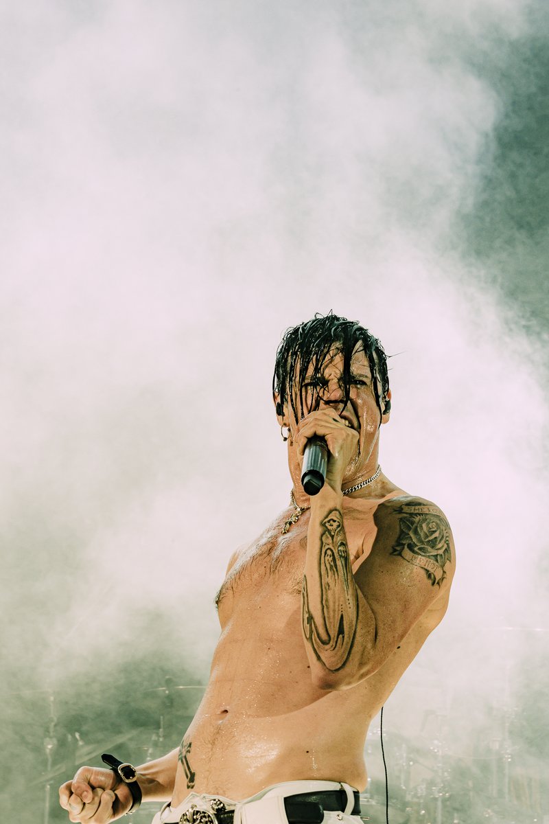 denverwestword's tweet photo. Yungblud has collaborated with Aerosmith, Smashing Pumpkins and Ozzy Osbourne. But his solo work took center stage in Colorado when he made his Red Rocks Park and Amphitheatre debut.

Read our full review: https://t.co/2sGjMp6DqC https://t.co/pHwGmxRJJL