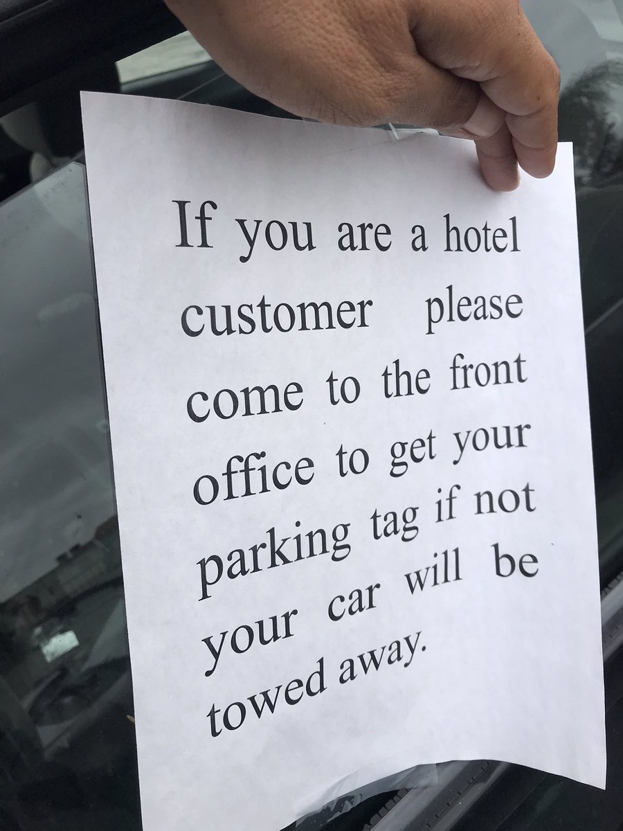 HouselessGamer's tweet photo. This hotel be dumb af. Car tags are from 2021. https://t.co/svY5vpkx7Q