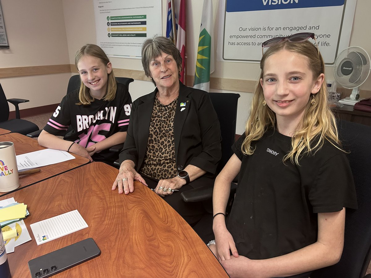 RDKBdotcom's tweet photo. Future leaders in the Boardroom! Grade 4 &amp; 5 students from Christina Lake Elementary recently visited the RDKB for Local Government Awareness Week - &amp; they absolutely brought the energy, ideas, &amp; some great questions with them! Full story: https://t.co/OfhGQddYqA https://t.co/zx9A2OAK6Z