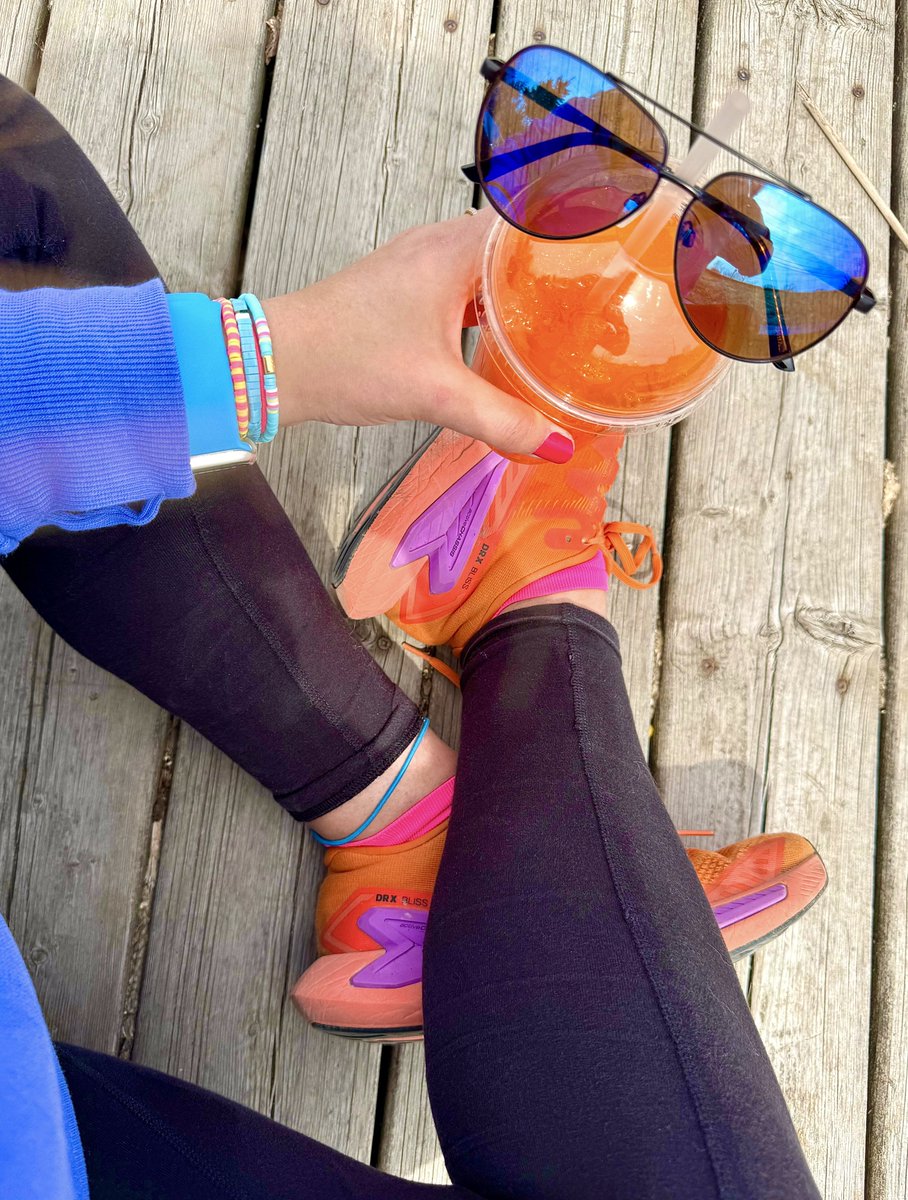 HeyItsMeMissJT's tweet photo. Got off work early. Dock drinks by the lake. Hike it home. #OrangeCrush #SpringVibes #Slushies #SunnyDays #Hiking #OutdoorFitness #Cheers Not bad for a Tuesday. 😏 🌊💜🍊☀️ https://t.co/DMjlByTZpv