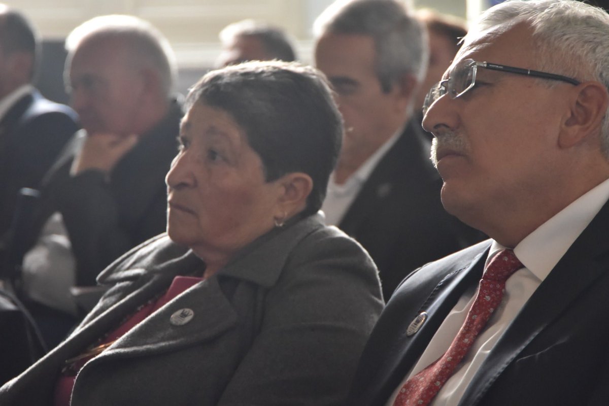 DefensoriaCol's tweet photo. Reiteramos que la reparación integral debe responder a las necesidades específicas de las víctimas, reconociendo la diversidad de experiencias y afectaciones que ha dejado el conflicto armado.

En ese sentido, es clave fortalecer rutas de atención, asistencia, rehabilitación, acompañamiento psicosocial y reparación para integrantes de la fuerza pública y sus familias, en articulación con las entidades del Sistema Nacional de Atención y Reparación Integral a las Víctimas (SNARIV).

(2/3)