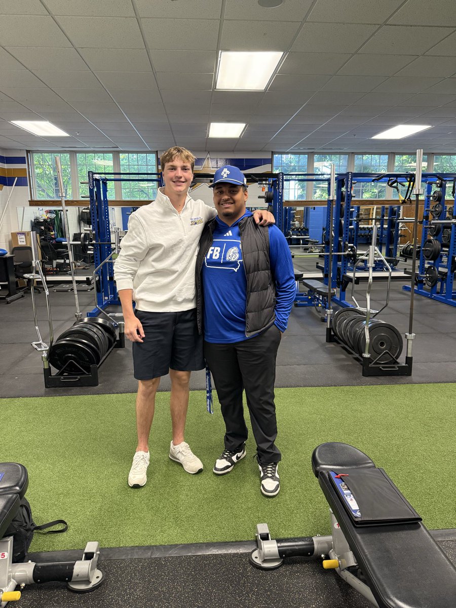 WillBrookins's tweet photo. Thank you coach @CoachMylesT for stoping in today and having a good conversation. I'm exited for the future! 

@DrakeBulldogsFB 
@CoachJMath 
@AHA_Football https://t.co/mSUJ8fjubR