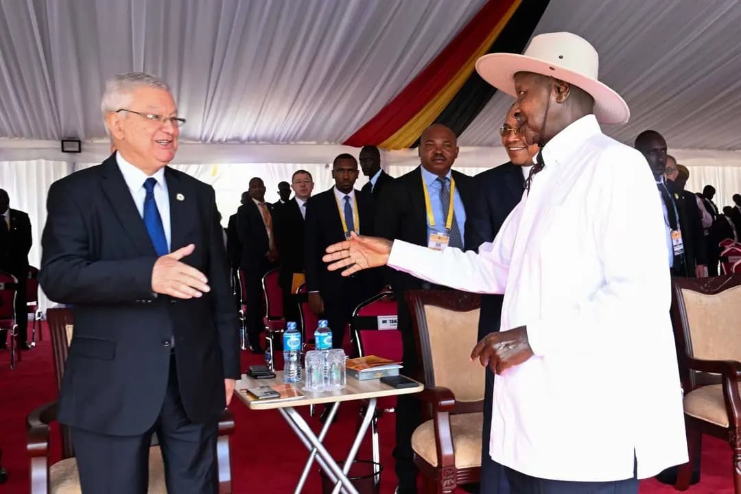 Algerie_aps's tweet photo. #Algérie 🇩🇿 /#Ouganda 🇺🇬
#Nasri tient des rencontres en marge de sa participation à la cérémonie d'investiture du président ougandais
🔗https://t.co/FqHktZTH6p https://t.co/CZNr88Kayv