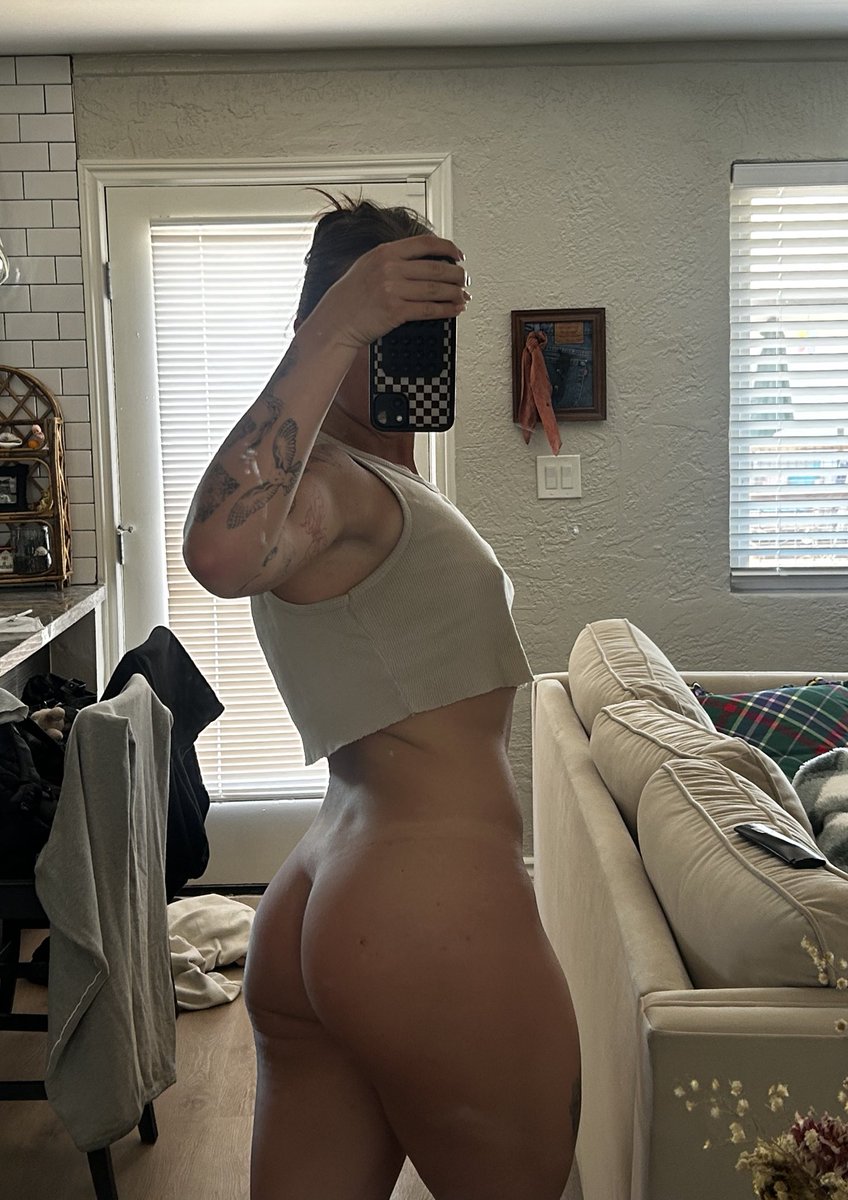 imnotlexismith's tweet photo. Focus on me and not the mess behind me https://t.co/CDgvCWTVZj