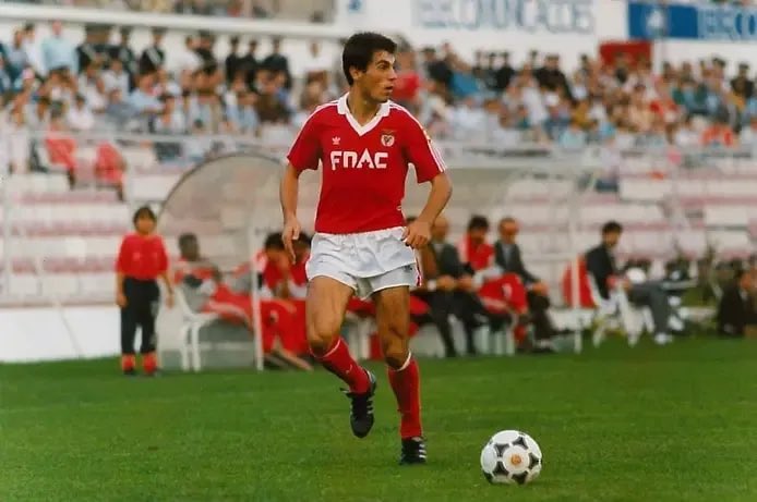 61Maio's tweet photo. Honra a estes que, na hora da verdade, escolheram mostrar que não se identificavam com o rumo que o Clube estava a tomar e não ficaram encostados a cadeiras na tribuna do piso 1

Acresce Sr. António Simões, Panchito Velazquez entre outros que sabemos quem são

LV https://t.co/yXut8gZEzo