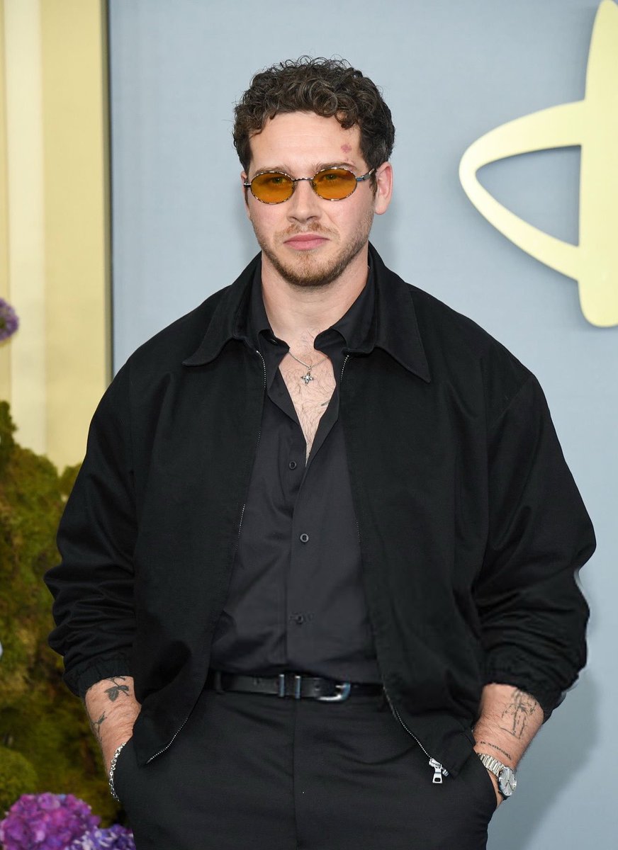 911TVNEWS's tweet photo. Oliver at the 2026 Disney Upfront in New York City. #DisneyUpfront https://t.co/7NNibXmfyP