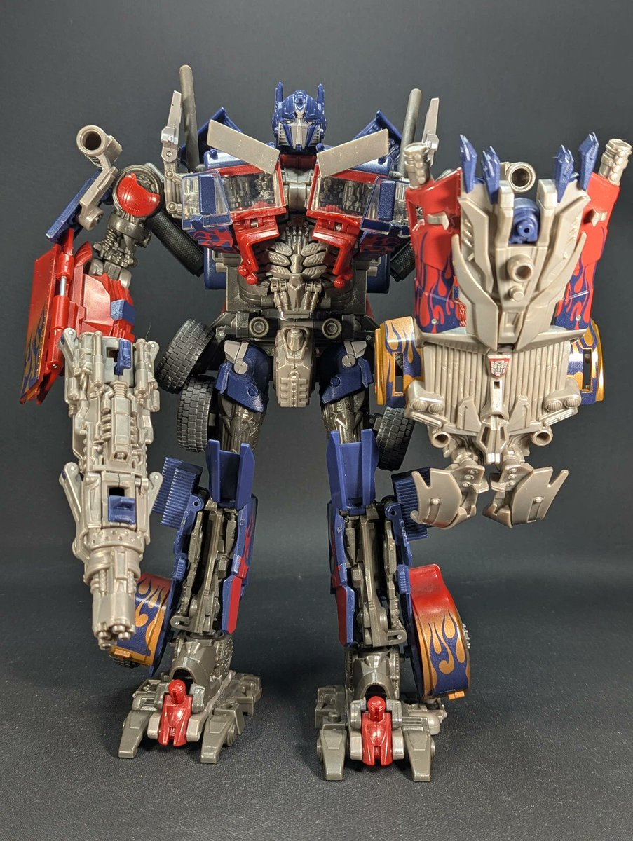 MoltaraLLC's tweet photo. Pulling up to the club is Striker Optimus Prime from #Transformers Dark of the Moon on this #TreasuresTuesday

awwww hell yeah -> https://t.co/H9siKW286Z https://t.co/SF066VR2us