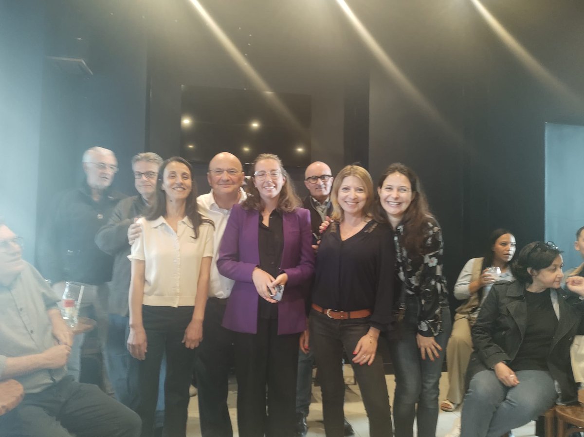 NinaBouffet's tweet photo. Une belle soirée !
Avec les @Coeur_Lyonnais_ du 8eme nous étions réunis ce soir ❤️💙
L’occasion d’échanger autour d’un beau moment de convivialité et de préparation la suite 💪🏼 https://t.co/EaA6RhZAJG