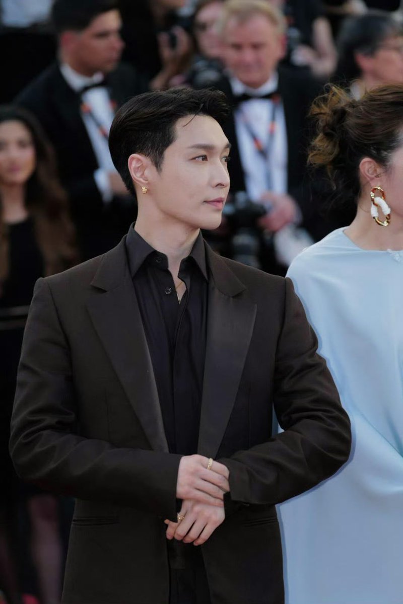 samebcore's tweet photo. he took the china ambassador very seriously and brought his chinese undercut and his cctv hair spray &amp; makeup it’s serious af https://t.co/M8DQxe3HY9