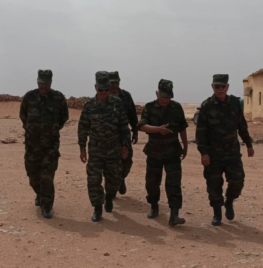 Milit1Polisario's tweet photo. ⭕ حلّ اليوم عضو الأمانة الوطنية ورئيس أركان جيش التحرير الشعبي الصحراوي، الأخ حمة سلامة، بمدرسة الشهيد عمي، مرفوقاً بأعضاء من الأركان العامة لجيش التحرير الشعبي الصحراوي.

📌 المزيد:
https://t.co/sWggQRZ0r8

@Polisariovoenn1 🛡 https://t.co/GNMlU5Fzjd