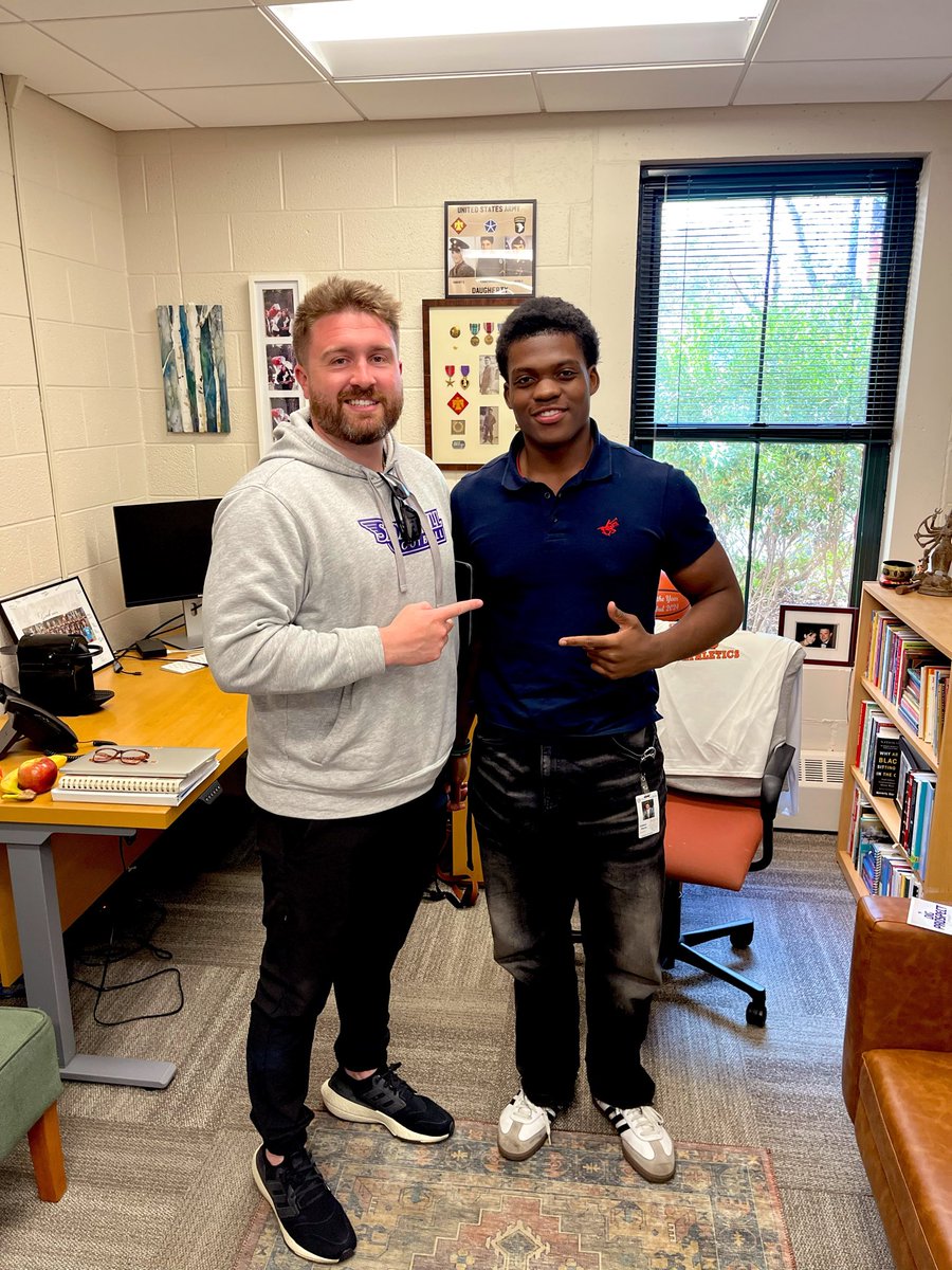 TedsenP's tweet photo. Thank you Coach @Coach_KJones for the visit! Had an incredible time talking about @StonehillFB and I can’t wait to hopefully visiting campus!
#Dig https://t.co/TXVbASZyvx