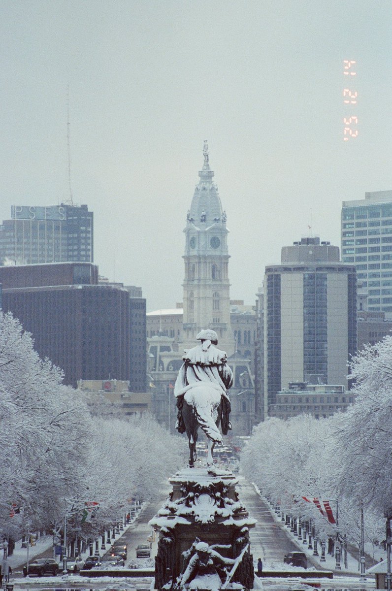 Winter in Philadelphia 🔔💚🦅 tweet media