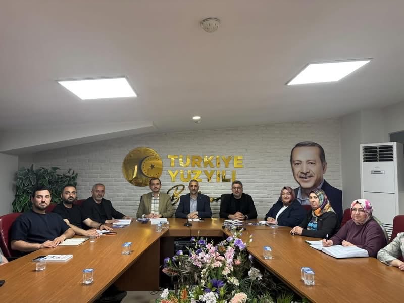 avaliguney's tweet photo. 16 Mayıs Cumartesi Kocaeli Stadyumu’nda, Cumhurbaşkanımız Sn.Recep Tayyip Erdoğan’ın teşrifleriyle gerçekleştireceğimiz Miting ve Gençlik Şöleni öncesinde heyecanımız her geçen gün artıyor.

Birlik, beraberlik ve güçlü teşkilat ruhuyla; Kocaeli’de tarih yazmaya hazırlanıyoruz. https://t.co/TMC3Smyyrr
