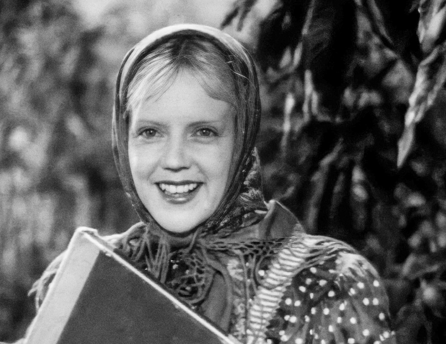 sovietcine's tweet photo. They Met in Moscow, directed by Ivan Pyryev, starring Marina Ladynina and Vladimir Zeldin, was released in the Soviet Union on this day in 1941.