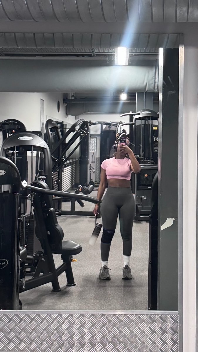 🧎🏿♀️ tweet media