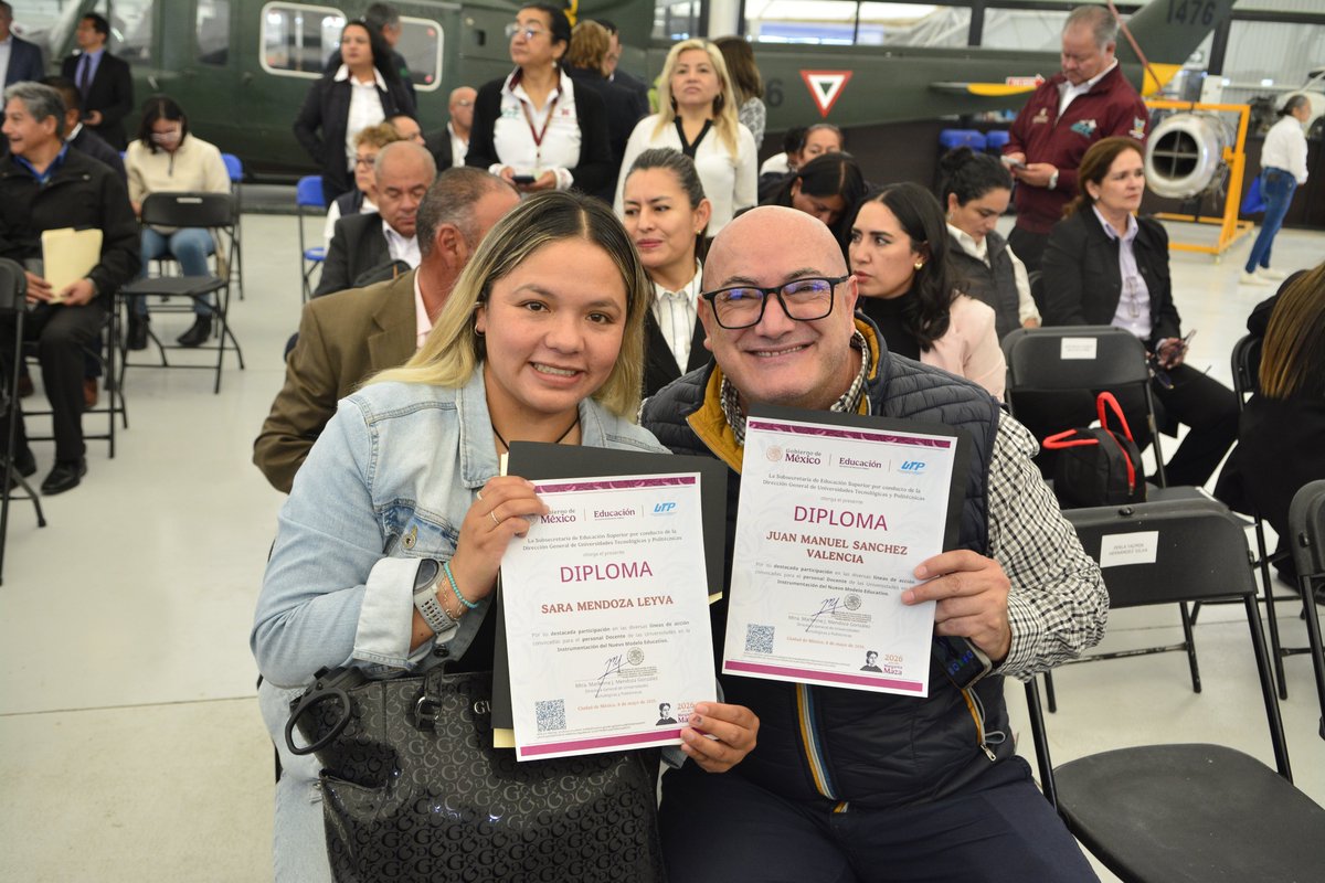 UPPachuca's tweet photo. El Gobierno de México reconoció a 650 docentes del Subsistema Tecnológico de Hidalgo por impulsar el Nuevo Modelo Educativo.

En representación de nuestra comunidad, Carmen Godínez Flores, recibió las distinciones que consolidan UPP como un referente de excelencia académica. https://t.co/12lHtNK1De