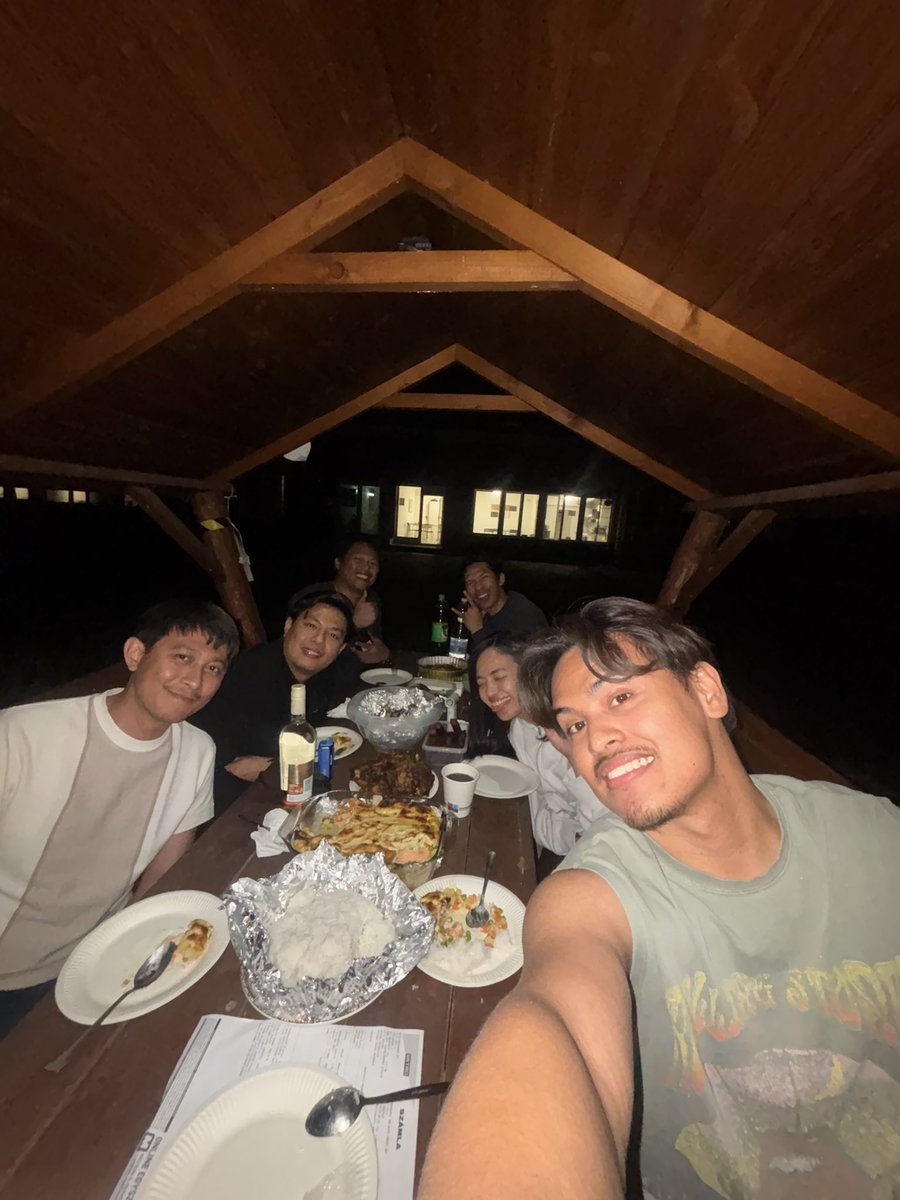 _justkimo's tweet photo. Just chillin’ for our 6th! 🍻 https://t.co/iZv19dfssJ