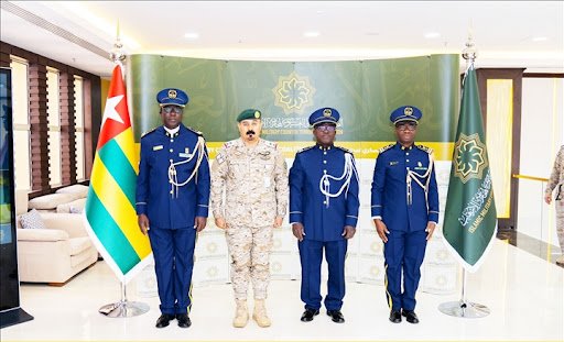 Maxipala01's tweet photo. Le Togo reçoit un don majeur d'équipements tactiques de la CIMCT pour ses unités antiterroristes. Premier pays à bénéficier de l'initiative « Soutien », Lomé réaffirme son rôle pivot dans la sécurité régionale.
#Togo #Défense #AntiTerrorisme #Sécurité #CIMCT https://t.co/f4hYCUeN0m