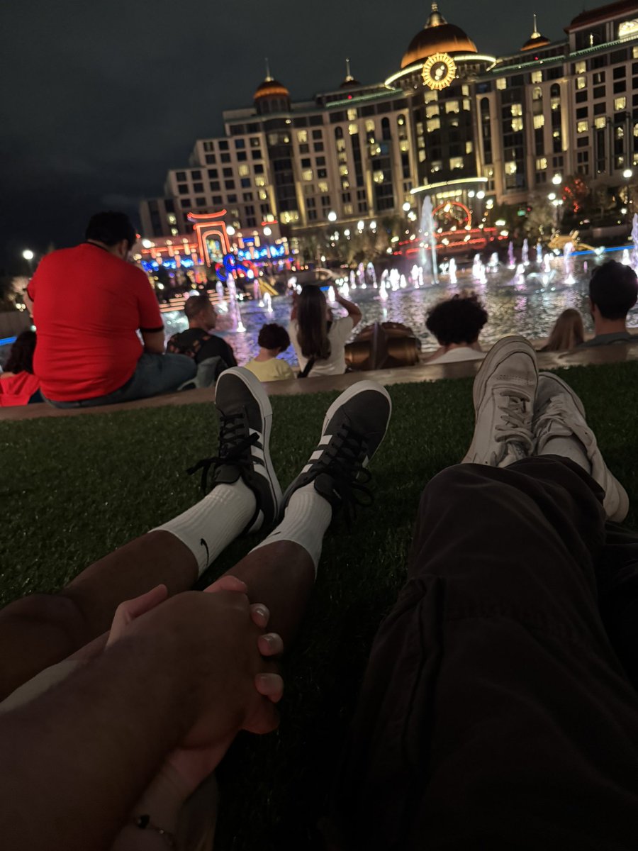 HiyaImRiley's tweet photo. one year taking closeted pintrest couple photos, i love you forever 💙💜 https://t.co/SpCx7YHbWx