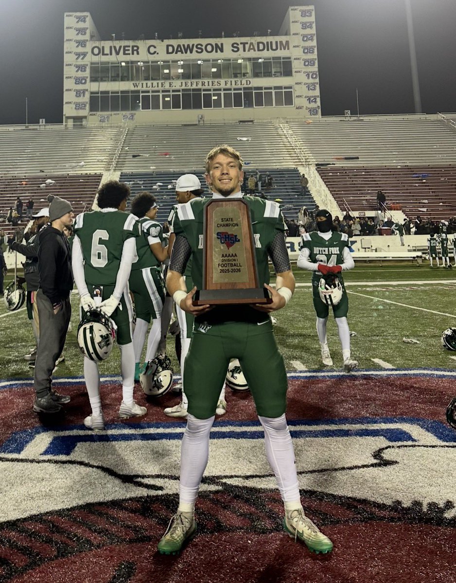 _BraydonJohnson's tweet photo. 2022-23 💍✅ 
2023-24 💍✅ 
2024-25 💍✅
2025-26 💍✅ 
@dfhsfootball #11 https://t.co/zLOp6xTqOg