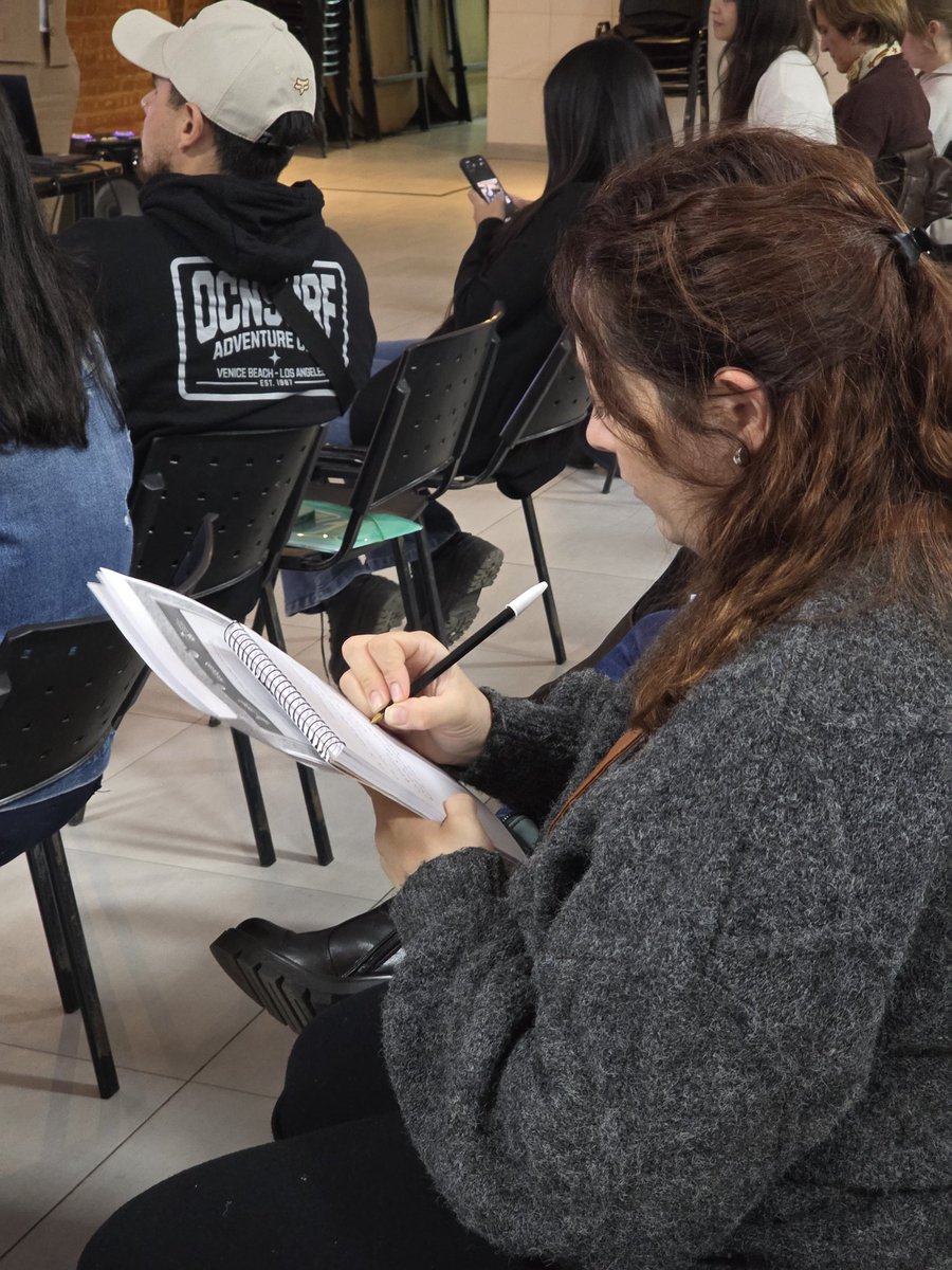 lorebarabini's tweet photo. #Ahora cerramos el recorrido en la Región de la Comarca con una charla, junto al @Minhumanonqn , sobre créditos de financiamiento para fortalecimiento de emprendimientos de mujeres, personas de la diversidad y Juventudes (18 a 35 años)
#NeuquenFinancia https://t.co/3pjaD3RYEK