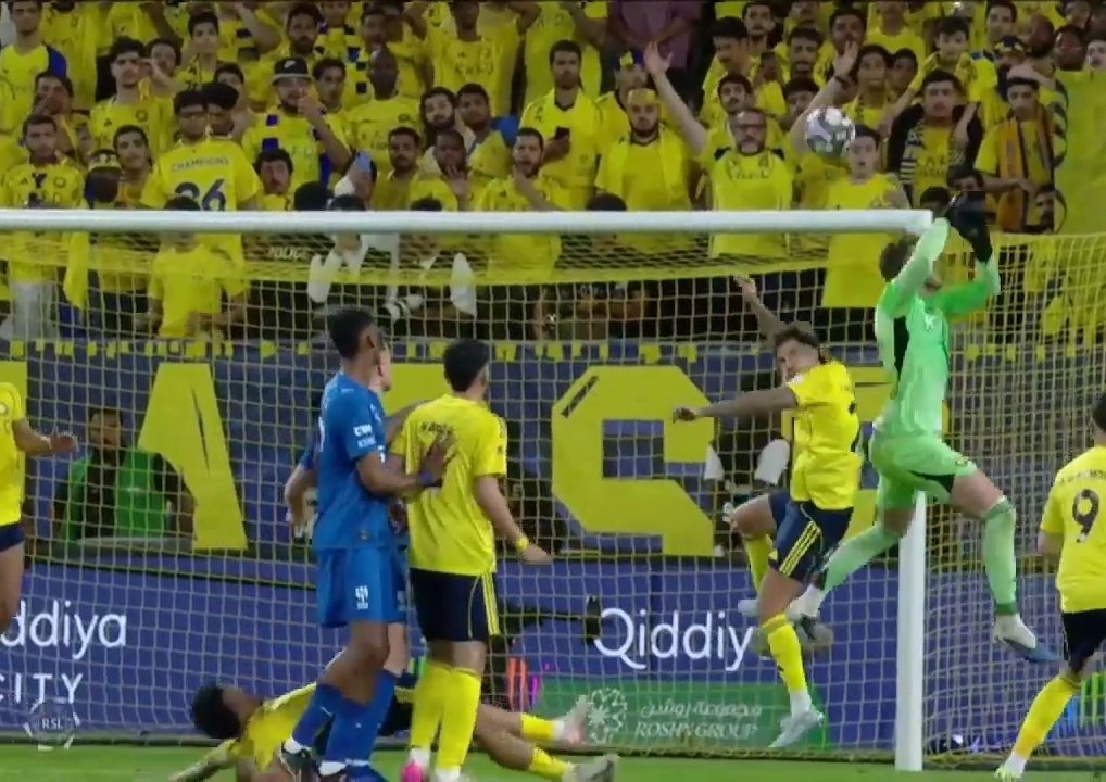 EddyHeavens's tweet photo. #NASHIL 
Ronaldo watch helplessly as his teammates collided in few seconds to final whistle putting the ball in their own net 
Heartbreak of the season 💔 https://t.co/f8O53wD7J9