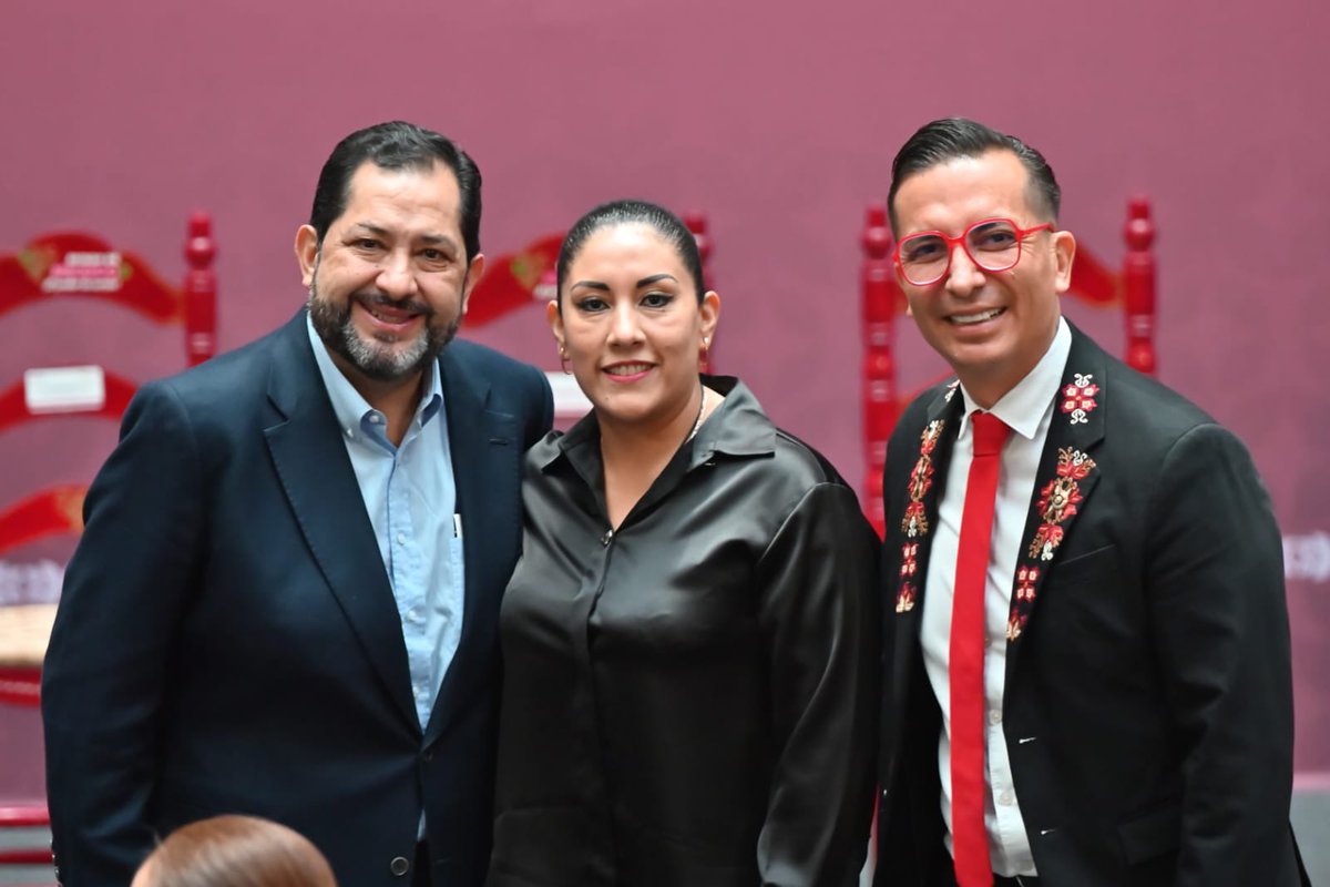 pacovazquezr's tweet photo. Hoy acompañé a nuestra Gobernadora, la Maestra @delfinagomeza, en un momento histórico para el #EstadoDeMéxico: la Obtención de la Declaratoria de Indicación Geográfica Protegida del Árbol de la Vida de #Metepec, una de las expresiones artesanales más representativas de nuestra identidad mexiquense.
