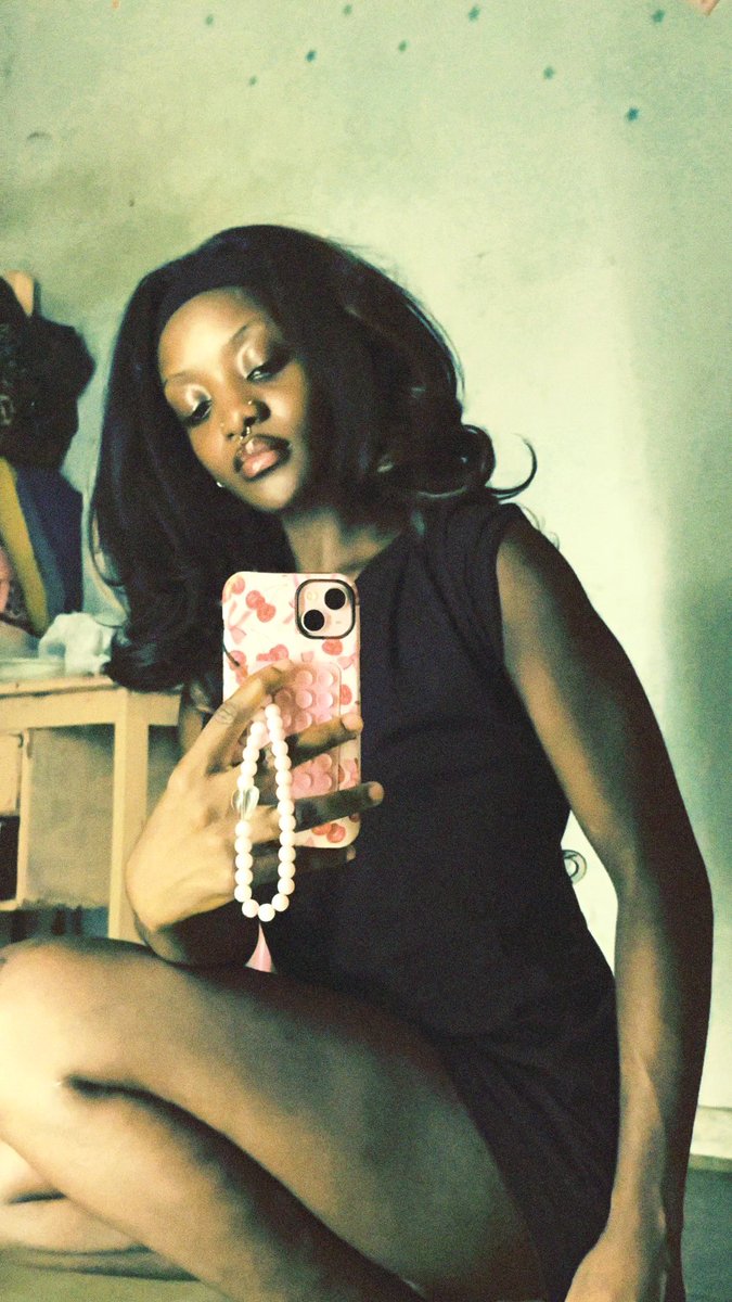 lotoscuffs_'s tweet photo. New mirror ,
New tat 
New hair. 

Hallelujah somebody 🙏🏾 https://t.co/SHSSNBNVOg
