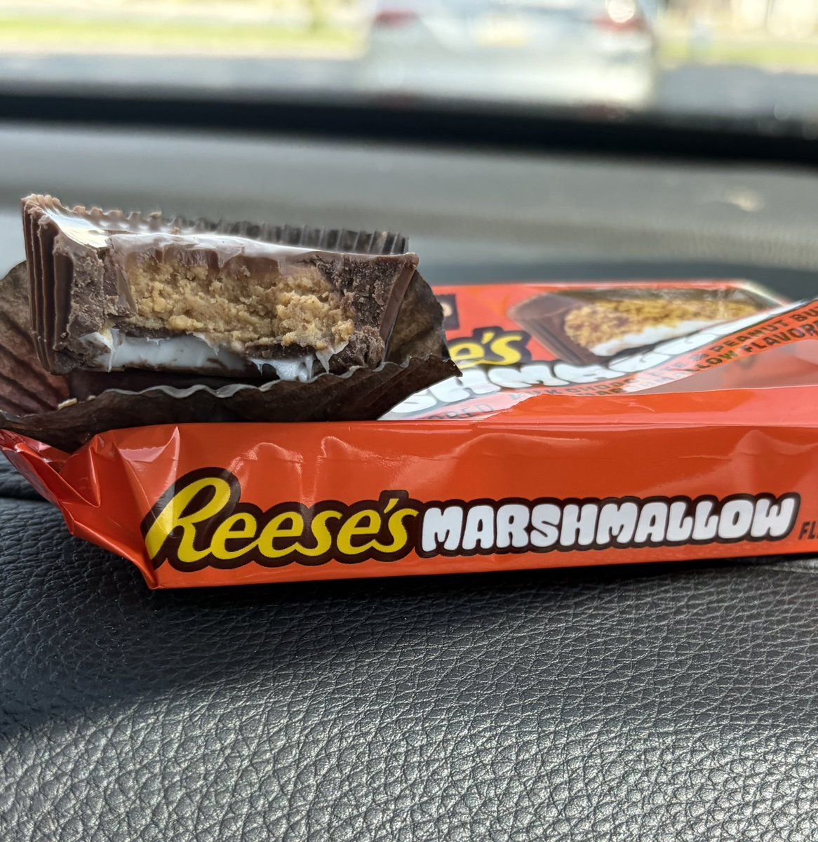 Jeff7Bubba's tweet photo. @reeses  those marshmallow #Reeses  was a big fail.  Innovation is good but don’t break something  that’s not broken. Yuck 👎👎 https://t.co/db9L6JgfMu