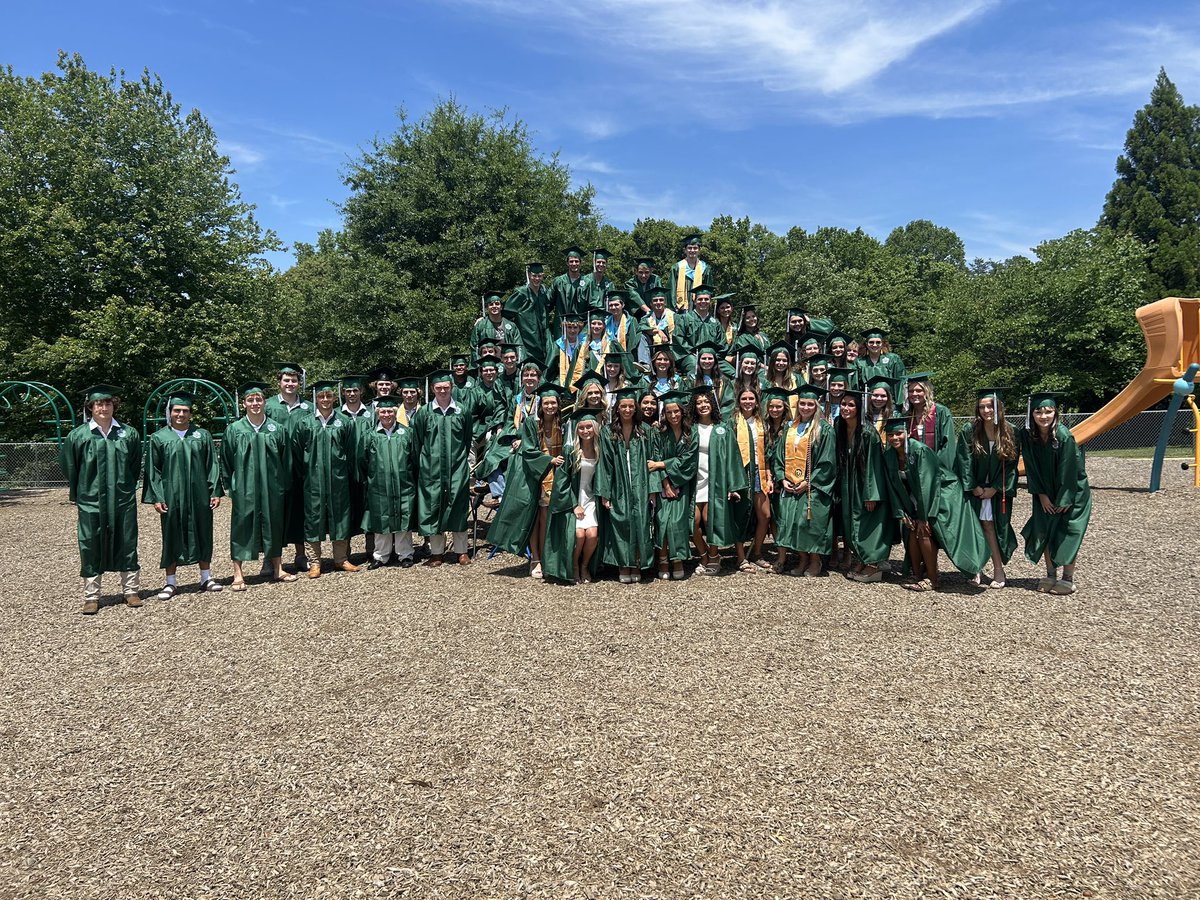 MVESGainesville's tweet photo. We loved seeing our MVES alumni today for our Senior Walk and Reception! Congrats #Classof2026 💚🎓👏🎉 #GoTrojans @NorthHallHigh https://t.co/edzNqBVg2D