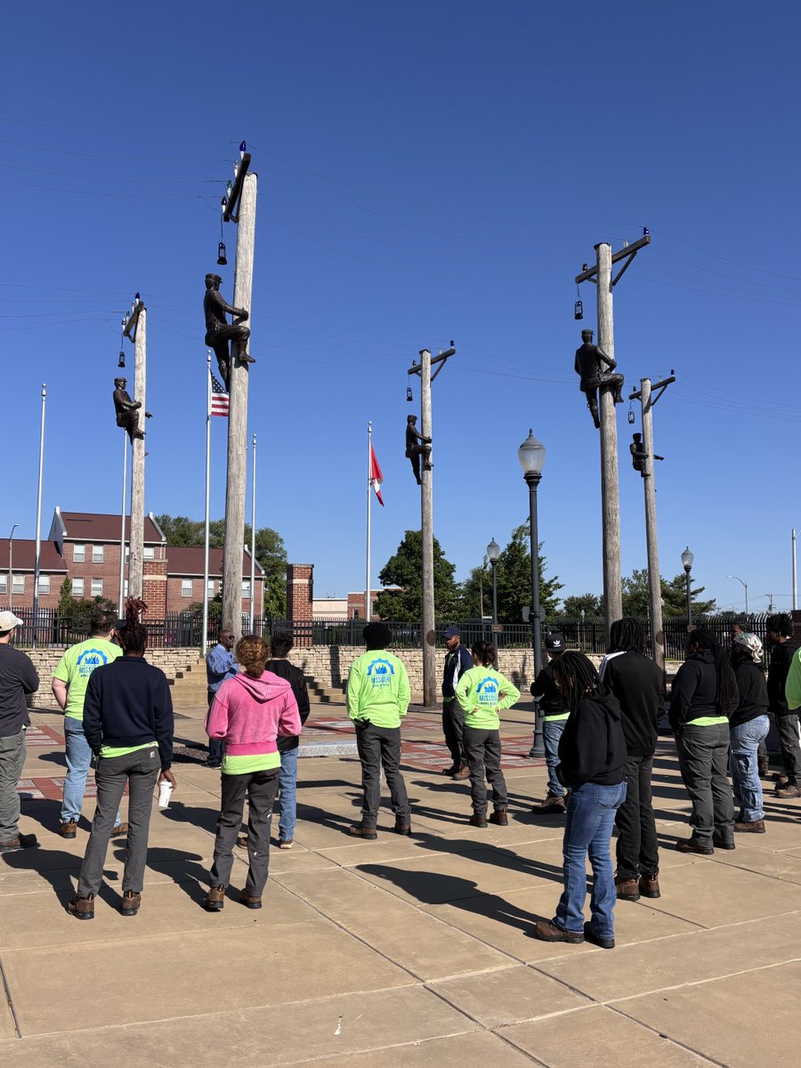 MissouriWorks's tweet photo. Our St. Louis cohort had an incredible day of learning, observing, and doing some hands-on work at IBEW Local 1 (@IBEWLocal1)! https://t.co/PwtBJbGY3i