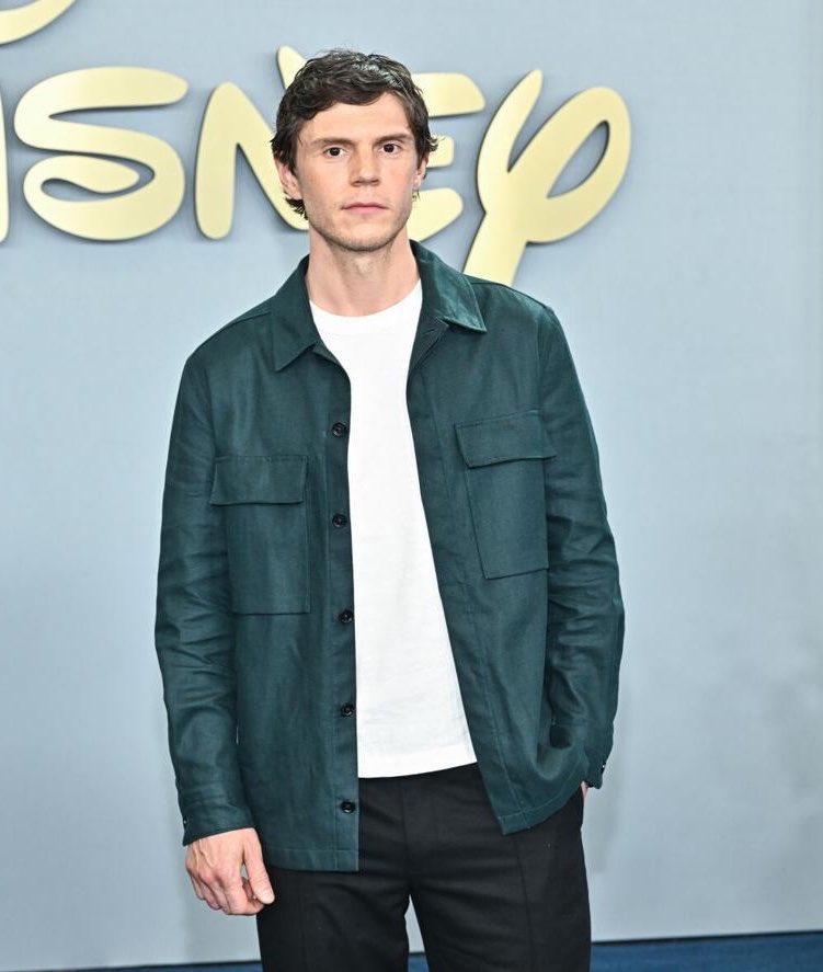 it’s crazy how young evan looks here