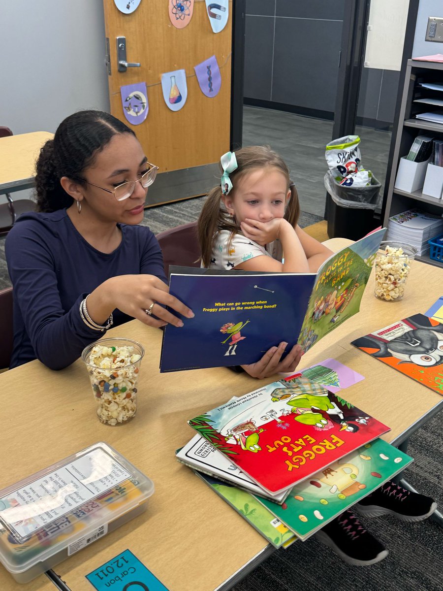 OPS_Virtual's tweet photo. The kindergarteners met with their high school buddies today to read to them. The high school buddies surprised their buddies with popcorn and m&amp;ms. https://t.co/xNPbGMbc5n