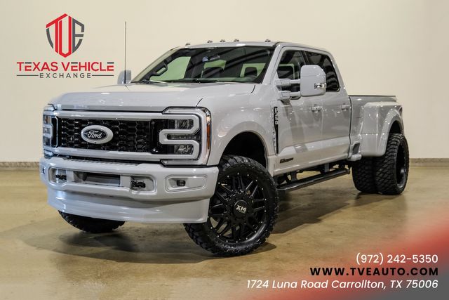 TXVExchange's tweet photo. 2026 Ford F-350 Super Duty Lariat - $99,900

Exterior: Avalanche Gray
Interior: Black Onyx
Engine: Power Stroke 6.7L Biodiesel Turbo V8
Transmission: Automatic
Drivetrain: 4x4
Mileage: 322

#Ford #F350 features: https://t.co/PaijtjzJu4 https://t.co/WTyG0FEN1X
